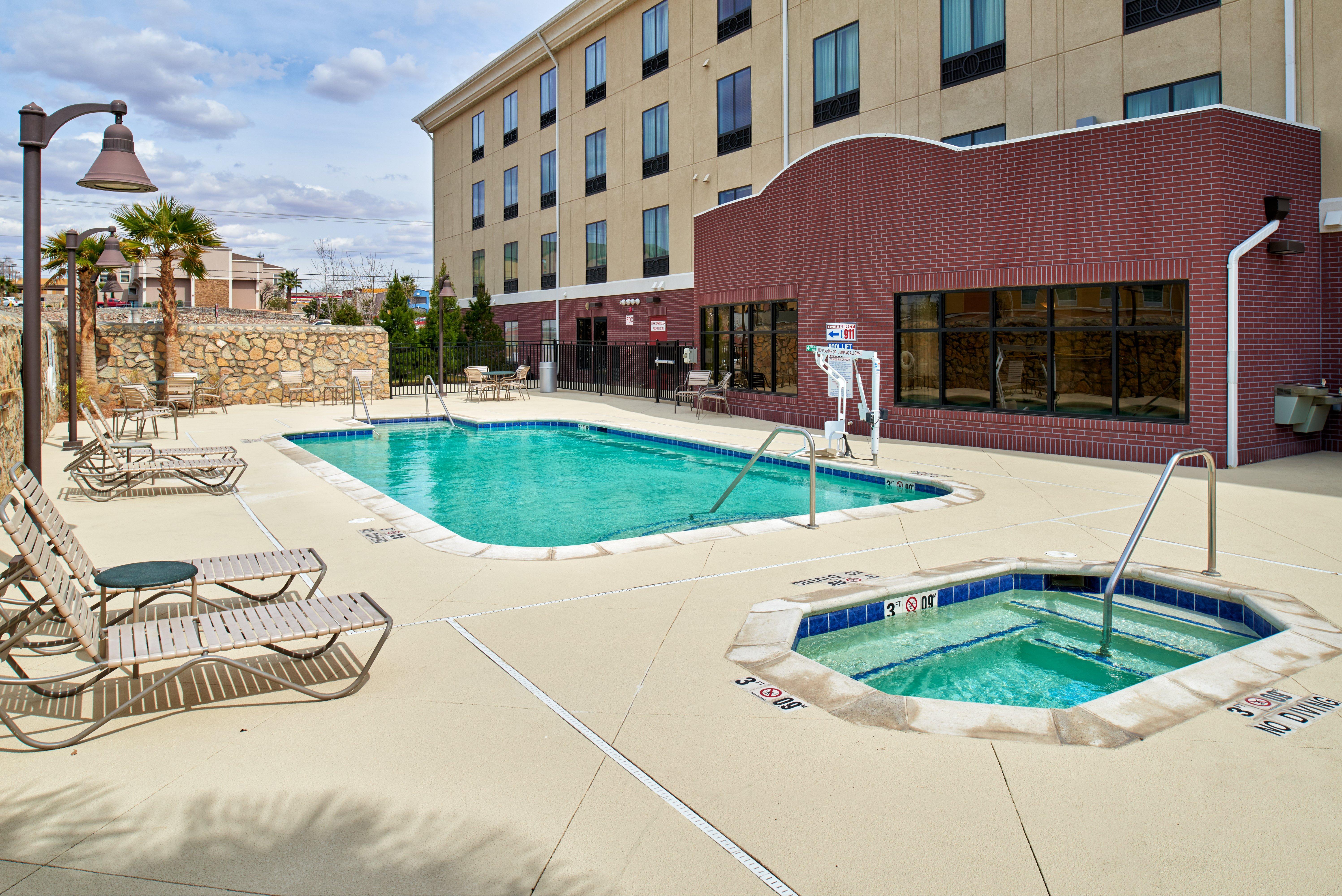 Holiday Inn Express & Suites El Paso Airport By Ihg Exterior photo