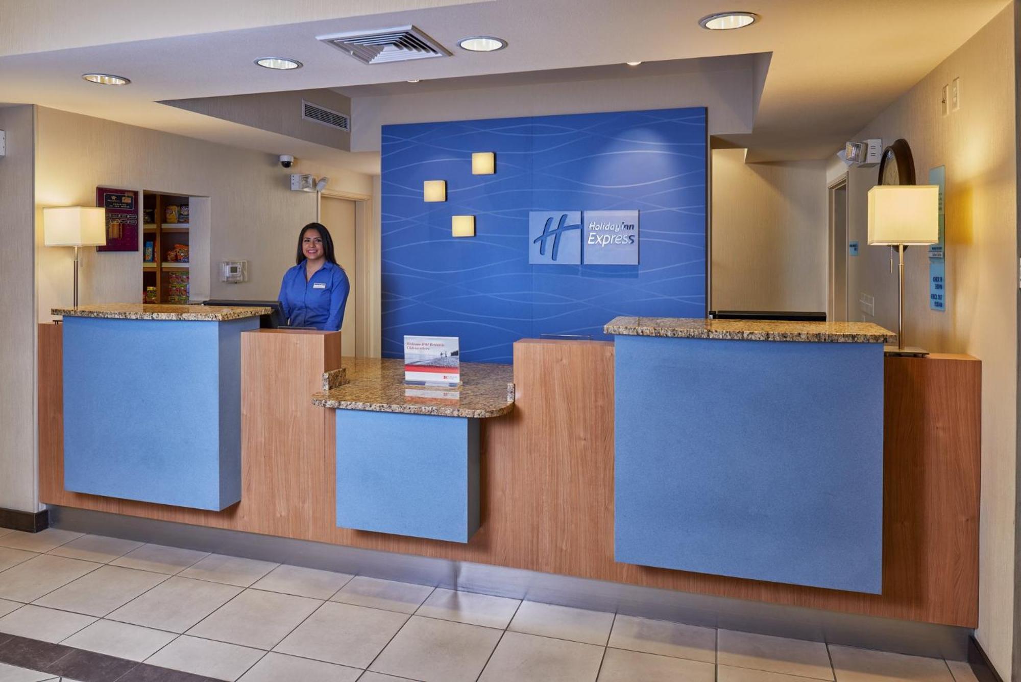 Holiday Inn Express & Suites El Paso Airport By Ihg Exterior photo