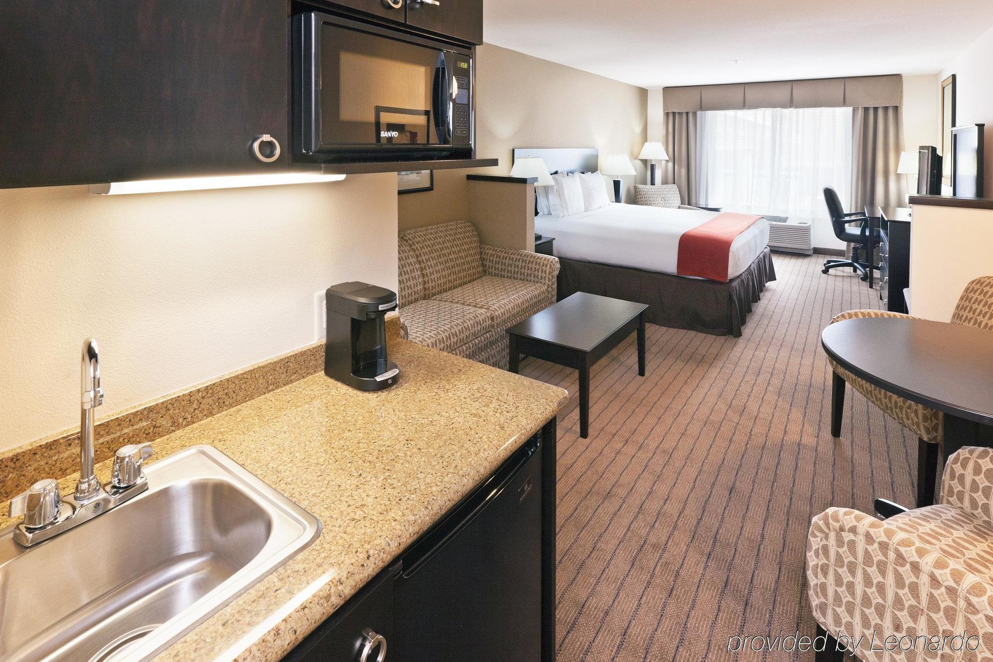 Holiday Inn Express & Suites El Paso Airport By Ihg Room photo