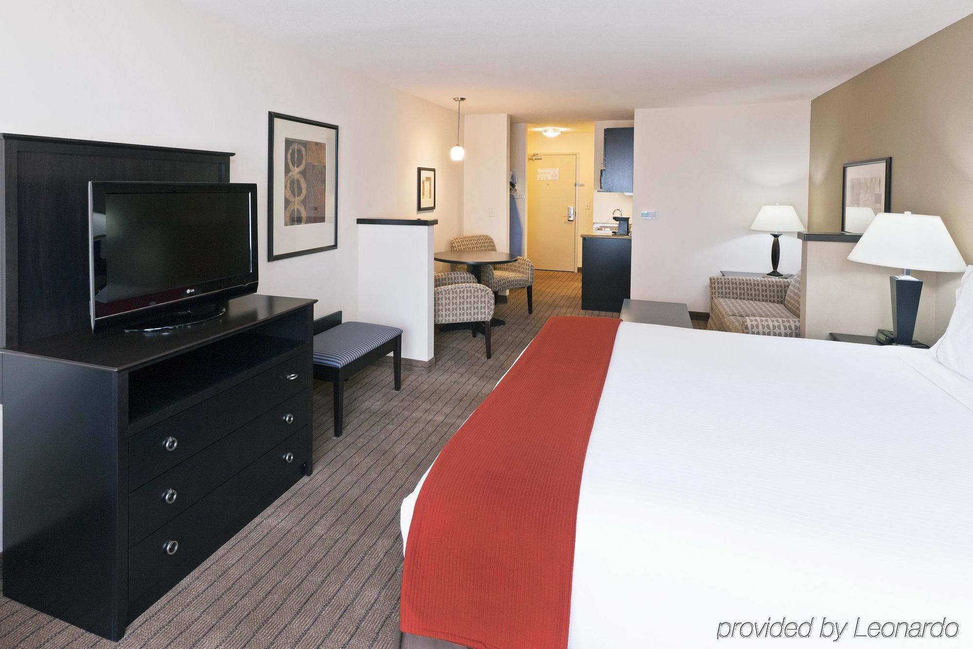 Holiday Inn Express & Suites El Paso Airport By Ihg Room photo